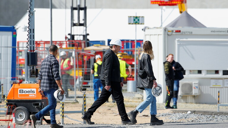 “سبيس إكس” تنتهي من تجميع أطول صاروخ في التاريخ