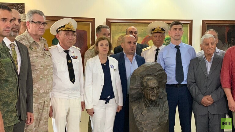 روسيا تسلم دمشق تمثالا لعالم الآثار السوري خالد الأسعد الذي قتله “داعش” في تدمر