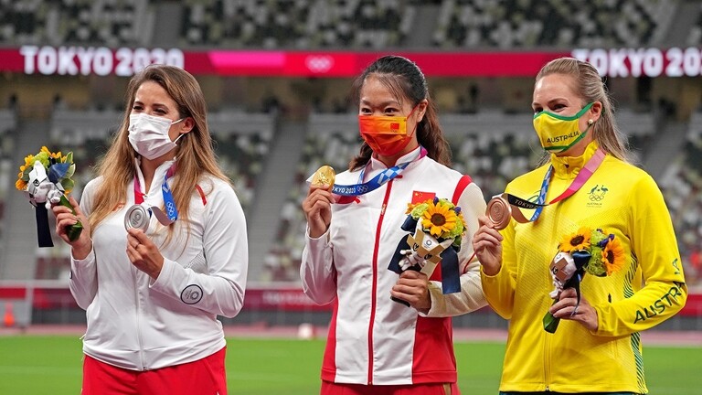 عمل إنساني نبيل.. نجمة بولندية تبيع ميداليتها الأولمبية لعلاج طفل رضيع