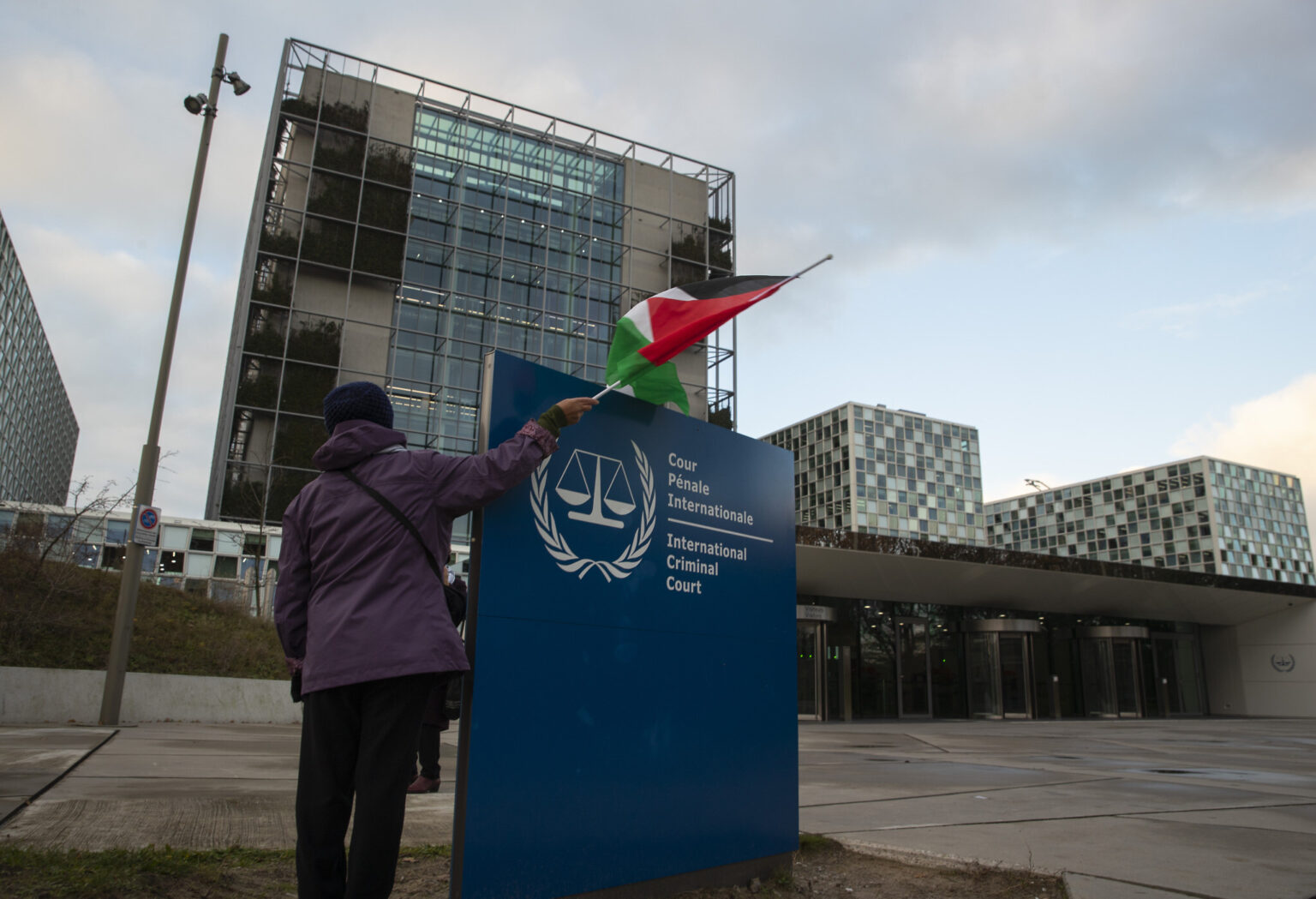 الموقف الدولي من قرار المحكمة الجنائية الدولية باعتقال نتنياهو